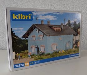 KIBRI"   Lg 25 cm  BON ÉTAT Kibri TRAIN "O"   GARE  PASSAGE À NIVEAU TÔLE  " BING 